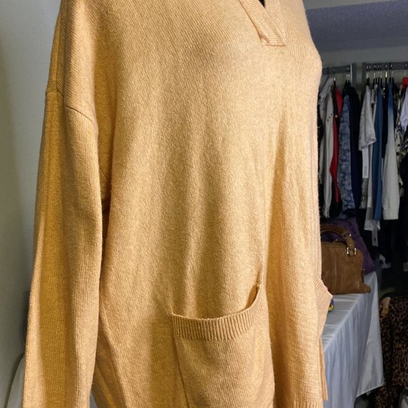 Calvin Klein sweater - Picture 2 of 4